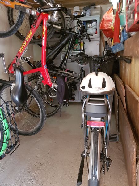 Gite-l'acacia-garage-à-vélo