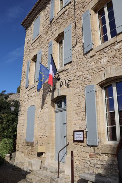 La Roque-sur-Pernes - mairie