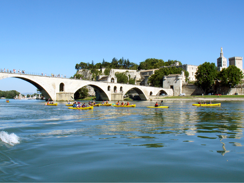 Canoë sous le Pont d'Avignon